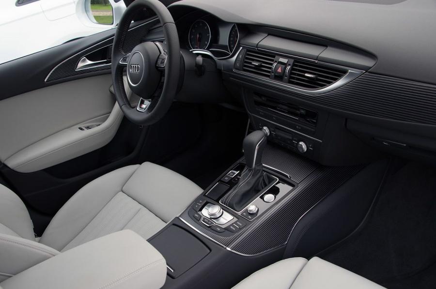 Интерьер Audi A6 TFSI Sedan (4G, C7) 2014 года  (WW) (фото 17 из 28)